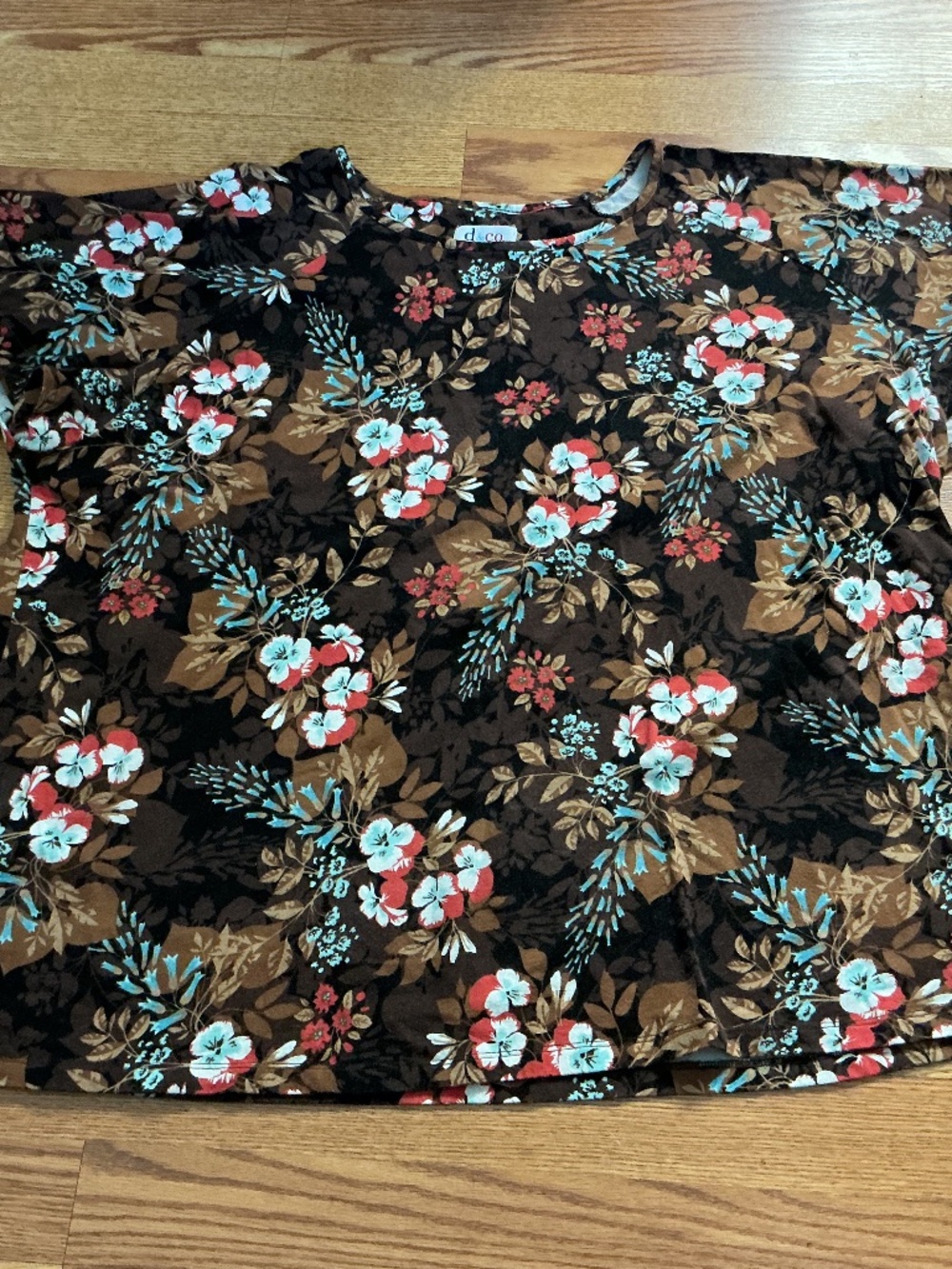 d & Co  Floral  Short Flutter Sleeve T~Shirt  Size 3X